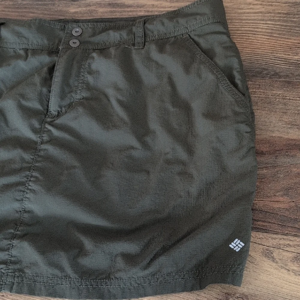 Columbia Forest Green Omni Shade Sun Protection Skorts 10